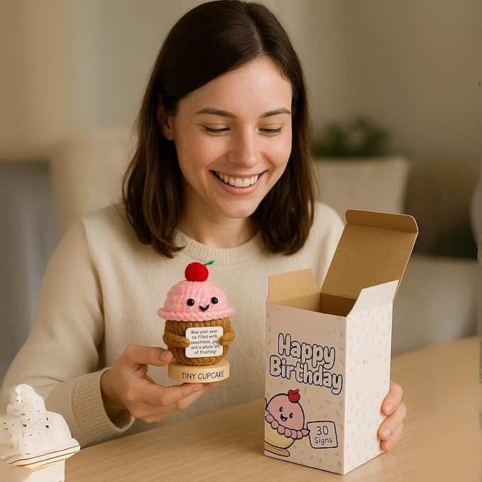 30 Sweet Birthday Wishes by The Tiny Cupcake - Happy Birthday Gift for Women, Men, Best Friend, Coworkers, Sister, Girlfriend, Wife, Daughter, Teens for 16th, 21st, 25 Year Old, 30th, 40th Birthdays
